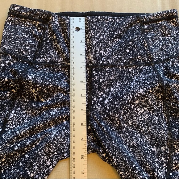 Lululemon Outrun 17" Crop Style W6ABNS Women’s Size 6 Splatter White Black/Black - Picture 11 of 15